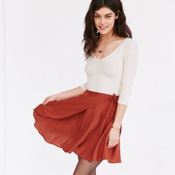 Kimchi Blue Dresses & Skirts - Kimchi Blue By Urban Outfitters Rust Red Ballet Wrap Mini Skirt Size Medium